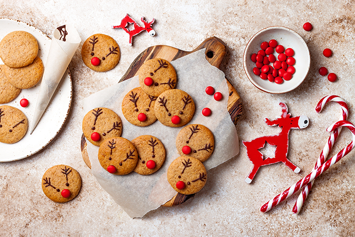 Cooking,Christmas,Gingerbread.,Decorating,Red,Nosed,Reindeer,Cookies,With,Chocolate
